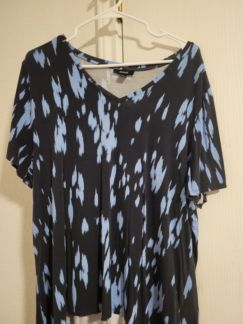 Alfani Women's Black & Light Blue V-Neck Short Sleeve Top